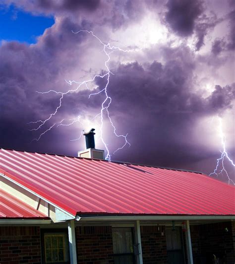 does metal roofing attract lightning